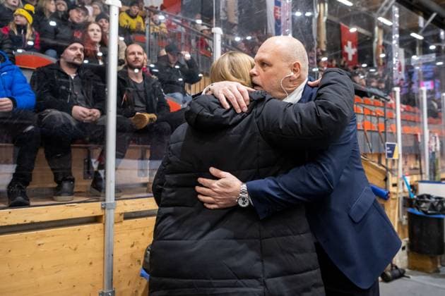 230109 Assistant coach Ulf Hall and Camilla Kempe ahead of the 2023 IIHF U18 Women s World Championship, WM, Weltmeisterschaft game between Sweden and Canada on January 9, 2023 in Östersund. Photo: Mathilda Ahlberg BILDBYRAN kod MA MA0369 ishockey Ice hockey, Eishockey u18 vm u18-vm 2023 iihf u18 womens world championship sverige sweden kanada canada dam bbeng Copyright: MATHILDAxAHLBERG BB230109MA190