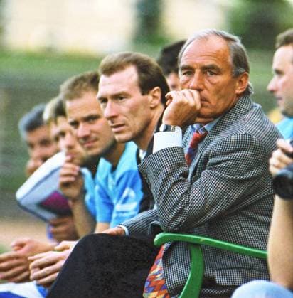 RECORD DATE NOT STATED Aus 2. BL Saison 1992 93 Eintracht Braunschweig - Stuttgarter Kickers 1:0. Im Foto: Kicker Trainer Rolf Schafstall *** From 2 BL season 1992 93 Eintracht Braunschweig Stuttgarter Kickers 1 0 In photo kicker coach Rolf Schafstall