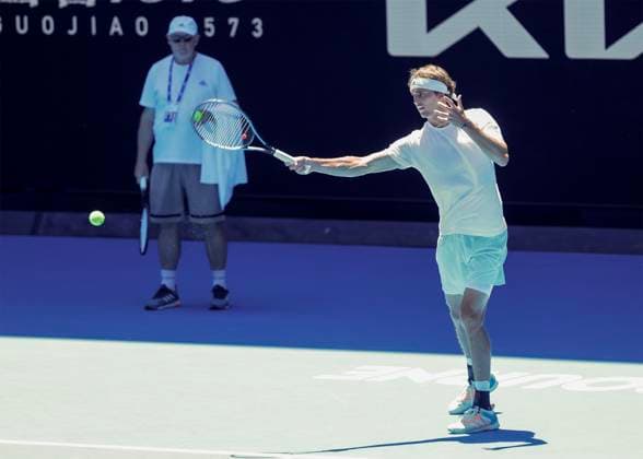 Alexander Zverev (GER) und Trainer Vater Alexander, Australian Open 2023, Training in Melbourne, Victoria, Australia. Copyright: xJuergenxHasenkopfx