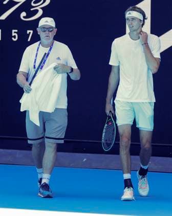 Alexander Zverev (GER) und Trainer Vater Alexander, Australian Open 2023, Training in Melbourne, Victoria, Australia. Copyright: xJuergenxHasenkopfx