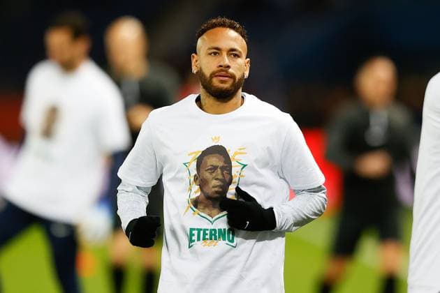 2023.01.11 Paris, La Ligue 1 Paris Saint Germain - SCO Angers v.l., Neymar (Paris Saint-Germain) mit Pele T-Shirt, warm-up, Copyright: AntonioxBorga