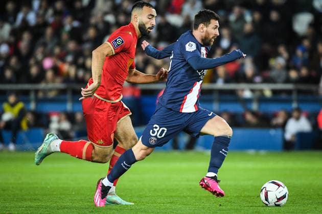 January 11, 2023, Paris, France, France: Nabil BENTALEB of Angers and Lionel (Leo) MESSI of PSG during the Ligue 1 match between Paris Saint-Germain (PSG) and Angers SCO at Parc des Princes Stadium on January 11, 2023 in Paris, France. Paris France - ZUMAm308 20230111_zsp_m308_001 Copyright: xMatthieuxMirvillex