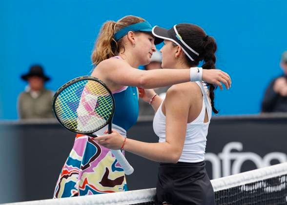 L-R.Victoria Jimenez-Kasintseva gratuliert der Siegerin Eva Lys,Australian Open Qualifikation,Melbourne Park - Melbourne,Victoria - Australia. Copyright: xJuergenxHasenkopfx