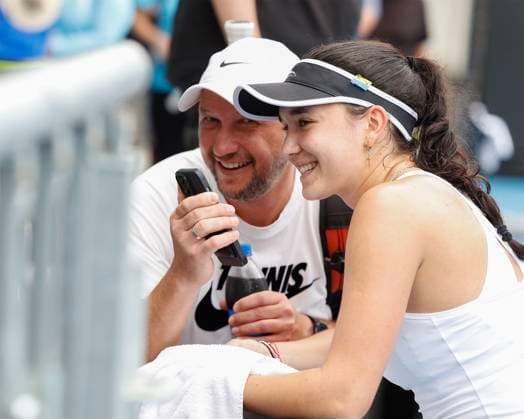 Eva Lys und Vater Vladimir Wolodymyr hoeren die Glueckwuensch auf dem Telefon Handy, nach dem Sieg, Freude, Emotion,Australian Open Qualifikation, Melbourne Park - Melbourne, Victoria - Australia. Copyright: xJuergenxHasenkopfx
