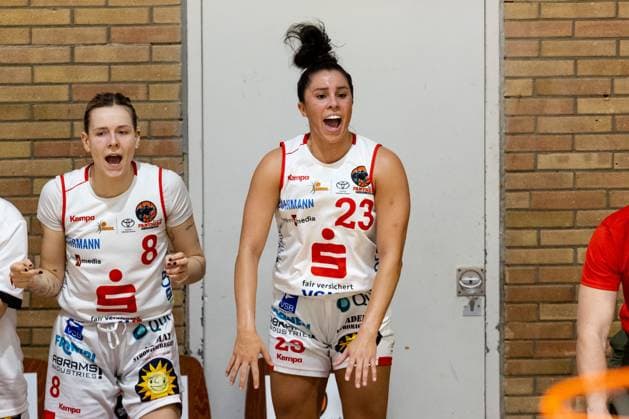 Basketball - DBBL-Pokal - GiroLive Panthers Osnabrück - inexio Royals Saarlouis am 11.02.2023 in der OSC Halle in Osnabrück Angela Rodriguez (Panthers Osnabrueck) jubelt