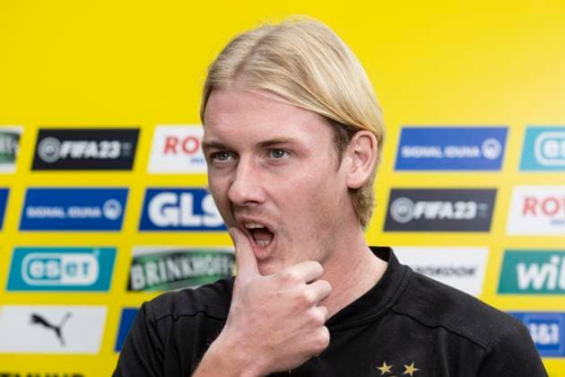 Sport Bilder des Tages Fußball: 1. Bundesliga, Saison 2022 2023, Testspiel Borussia Dortmund - Fortuna Düsseldorf am 10.01.2023 in Marbella (Spanien). Julian Brandt stellt sich in der Medienrunde den Fragen der Journalisten *** Soccer 1 Bundesliga, 2022 2023 season, test match Borussia Dortmund Fortuna Düsseldorf on 10 01 2023 in Marbella Spain Julian Brandt faces questions from journalists in the media roundtable Copyright: xKirchner MarcoxSteinbrennerx