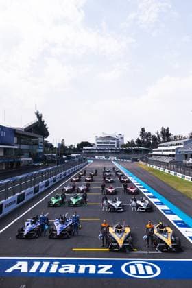 Family picture of all the drivers and Gen3 cars during the 2023 Mexico City ePrix, 1st meeting of the 2022-23 ABB FIA Formula E World Championship, WM, Weltmeisterschaft on the Autodromo Hermanos Rodriguez from January 12 to 14, in Mexico City, Mexico - AUTO - 2022 FORMULA E MEXICO CITY ePRIX DPPI Panoramic  03423001_GH_0318