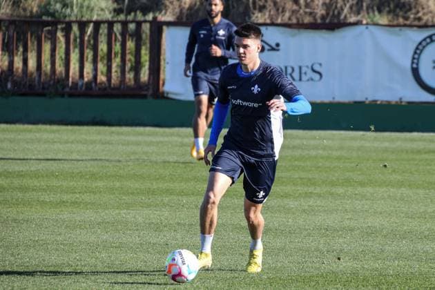 Mathias Honsak am Ball Trainingsvorbereitung Winterpause 2022 23 Darmstadt 98, am 12.01.23 in , El Saler Photo: Alfio Marino; xamx