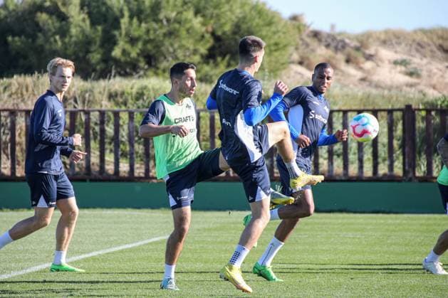 Fabian Schnellhardt am Ball Trainingsvorbereitung Winterpause 2022 23 Darmstadt 98, am 12.01.23 in , El Saler Photo: Alfio Marino; xamx
