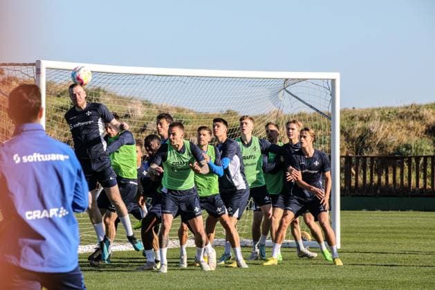 Co-Trainer Ovid Hajou behält seine Mannschaft stets im Auge Trainingsvorbereitung Winterpause 2022 23 Darmstadt 98, am 12.01.23 in , El Saler Photo: Alfio Marino; xamx