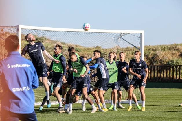 Co-Trainer Ovid Hajou behält seine Mannschaft stets im Auge Trainingsvorbereitung Winterpause 2022 23 Darmstadt 98, am 12.01.23 in , El Saler Photo: Alfio Marino; xamx