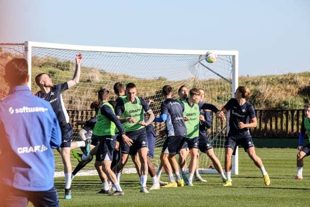Co-Trainer Ovid Hajou behält seine Mannschaft stets im Auge Trainingsvorbereitung Winterpause 2022 23 Darmstadt 98, am 12.01.23 in , El Saler Photo: Alfio Marino; xamx