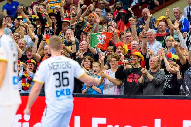 Katowice, 13. Januar 2023: Handball IHF WM, Vorrunde, Gruppe E, Deutschland - Katar Fankurve Fans Fanblock Katowice Spodek Arena Polen