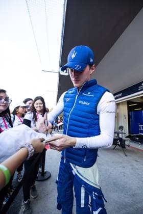 Girls on Track with GUNTHER Maximilian (ger), Maserati MSG Racing, Spark-Venturi, portrait during the 2023 Mexico City ePrix, 1st meeting of the 2022-23 ABB FIA Formula E World Championship, WM, Weltmeisterschaft on the Autodromo Hermanos Rodriguez from January 12 to 14, in Mexico City, Mexico - AUTO - 2023 FORMULA E MEXICO CITY ePRIX DPPI Panoramic  03423001_GH_1593