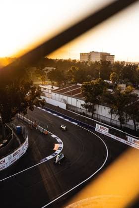 04 FRIJNS Robin (nld), Team ABT - CUPRA, Spark-Mahindra, Mahindra M9-Electro, action 01 VANDOORNE Stoffel (bel), DS Penske Formula E Team, Spark-DS, DS E-Tense FE23, action during the 2023 Mexico City ePrix, 1st meeting of the 2022-23 ABB FIA Formula E World Championship, WM, Weltmeisterschaft on the Autodromo Hermanos Rodriguez from January 12 to 14, in Mexico City, Mexico - AUTO - 2023 FORMULA E MEXICO CITY ePRIX DPPI Panoramic 03423001_GH_2502