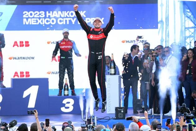 Sieger Jake Dennis (GBR) Sprung auf dem Podium, Formel E FIA Weltmeisterschaft, Saison 9, Mexiko- City E- Prix, 14.01.2023, MEX
