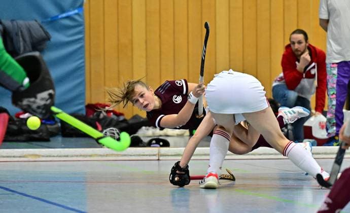 Sport Themen der Woche KW02 Sport Bilder des Tages 15.01.2023 - Hallenhockey - Hockey - Saison 2022 2023 1. Bundesliga Frauen Damen - Nürnberger HTC NHTC Nürnberg - Münchner SC MSC München - - Jule Bleuel (2, Münchner SC , links ) *** 15 01 2023 indoor hockey field hockey season 2022 2023 1 Bundesliga women Nürnberger HTC NHTC Nürnberg Münchner SC MSC München Jule Bleuel 2, Münchner SC , links