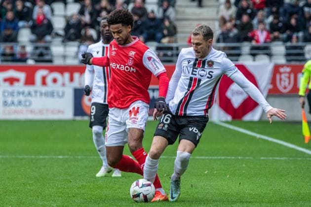 Jens Cajuste (Stade de Reims) Aaron Ramsey (OGC Nice) FOOTBALL : Stade de Reims - OGC Nice - Ligue 1 - JournÃ e 19 - 15 01 2023 BaptisteAutissier Panoramic 