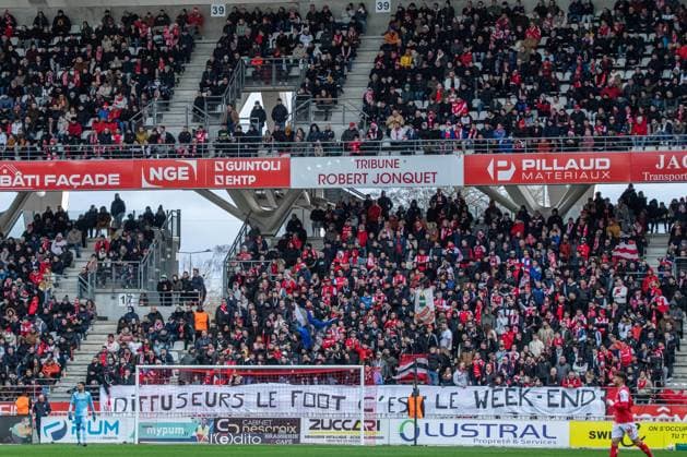Supporters de Stade de Reims - Ambiance FOOTBALL : Stade de Reims - OGC Nice - Ligue 1 - JournÃ e 19 - 15 01 2023 BaptisteAutissier Panoramic 