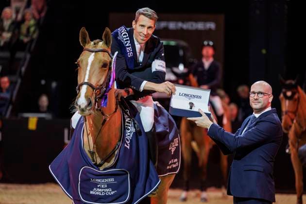 Bilder des Jahres 2023, Sport 01 Januar Sport Themen der Woche KW02 Sport Bilder des Tages BASEL - Longines CHI Classics 2023, BASEL - Longines CHI Classics 2023 VON ECKERMANN Henrik (SWE), King Edward, BAUMGARTNER Matthieu (Vize Präsident Marketing Longines) Siegerehrung Prize giving ceremony LONGINES FEI Jumping World Cupâ ¢ of Basel presented by J. Safra Sarasin Int. jumping competition with jump-off (1.60 m) - CSI5* Competition counts for the LONGINES RANKINGS Basel, St. Jakobshalle 15. January 2023 - *** BASEL Longines CHI Classics 2023, BASEL Longines CHI Classics 2023 VON ECKERMANN Henrik SWE , King Edward, BAUMGARTNER Matthieu Vice President Marketing Longines Award Ceremony Prize giving ceremony LONGINES FEI Jumping World Cupâ ¢ of Basel presented by J Safra Sarasin Int jumping competition with jump off 1 60 m CSI5 Competition counts for the LONGINES RANKINGS Basel, St Jakobshalle 15 January 2023