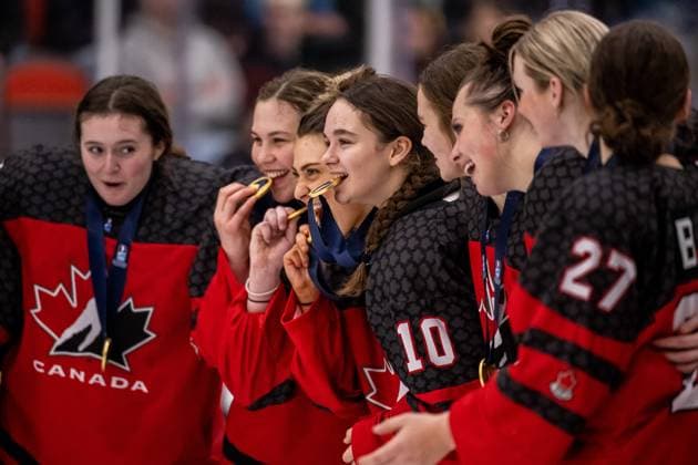 230115 Eloise Caron of Canada celebrate with the gold medal after the 2023 IIHF U18 Women s World Championship, WM, Weltmeisterschaft final between Canada and Sweden on January 15, 2023 in Östersund. Photo: Mathilda Ahlberg BILDBYRAN kod MA MA0381 ishockey Ice hockey, Eishockey u18 vm u18-vm 2023 iihf u18 womens world championship final kanada sverige sweden canada dam bbeng jubel Copyright: MATHILDAxAHLBERG BB230115MA163