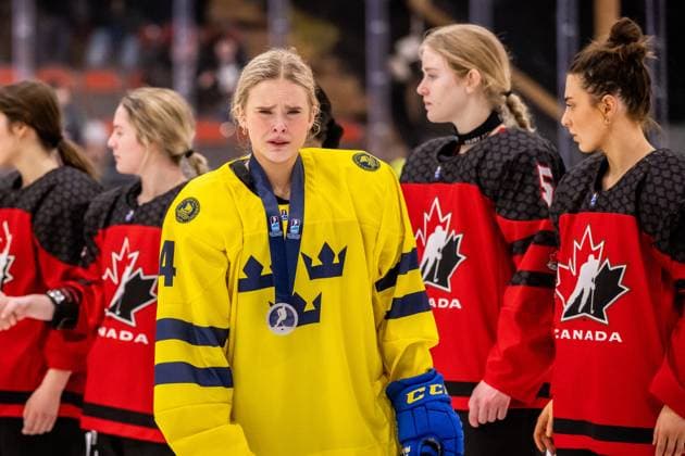 230115 Tilde Utbult of Sweden looks dejected after the 2023 IIHF U18 Women s World Championship, WM, Weltmeisterschaft final between Canada and Sweden on January 15, 2023 in Östersund. Photo: Mathilda Ahlberg BILDBYRAN kod MA MA0381 ishockey Ice hockey, Eishockey u18 vm u18-vm 2023 iihf u18 womens world championship final kanada sverige sweden canada dam bbeng depp Copyright: MATHILDAxAHLBERG BB230115MA168