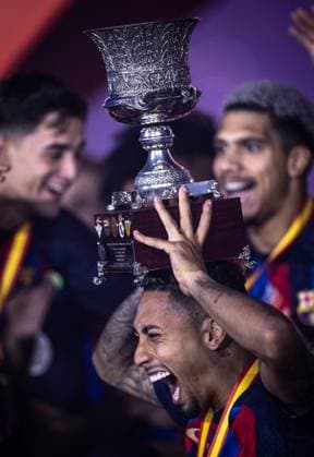 Sport Themen der Woche KW02 Sport Bilder des Tages Barcelona vs Real Madrid Raphinha (Barcelona) celebrates after the game valid for Supercopa de Espana at the King Fahd stadium, in Riad, today Enero 15, 2023. Copyright: xx _OGU4501