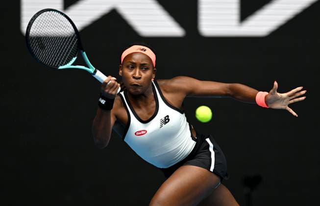 Sport Bilder des Tages TENNIS AUSTRALIAN OPEN, Coco Gauff of USA returns during her Women?s Singles 1st Round match against Katerina Siniakova of Czech Republic on Day 1 of the 2023 Australian Open tennis tournament at Melbourne Park in Melbourne, Monday, January 16, 2023. ( NO ARCHIVING, EDITORIAL USE ONLY, NO USE IN BOOKS WITHOUT CONSENT MELBOURNE VICTORIA AUSTRALIA  Copyright: xLUKASxCOCHx 20230116001752891268