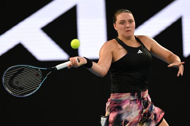 TENNIS AUSTRALIAN OPEN, Jule Niemeier of Germany returns during her Women?s Singles 1st Round match against Iga Swiatek of Poland on Day 1 of the 2023 Australian Open tennis tournament at Melbourne Park in Melbourne, Monday, January 16, 2023. ( NO ARCHIVING, EDITORIAL USE ONLY, NO USE IN BOOKS WITHOUT CONSENT MELBOURNE VICTORIA AUSTRALIA  Copyright: xLUKASxCOCHx 20230116001753051997