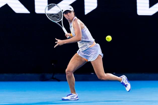 MELBOURNE, VIC - JANUARY 16: Iga Swiatek of Poland in action during Round 1 of the 2023 Australian Open on January 16 2023, at Melbourne Park in Melbourne, Australia. (Photo by Jason Heidrich Icon Sportswire) TENNIS: JAN 16 Australian Open Icon220116224