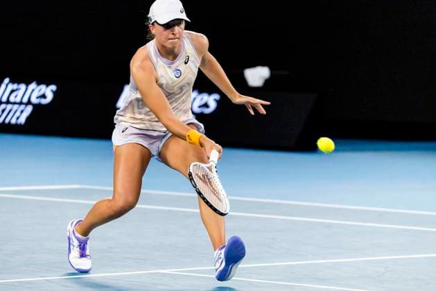 MELBOURNE, VIC - JANUARY 16: Iga Swiatek of Poland in action during Round 1 of the 2023 Australian Open on January 16 2023, at Melbourne Park in Melbourne, Australia. (Photo by Jason Heidrich Icon Sportswire) TENNIS: JAN 16 Australian Open Icon220116229