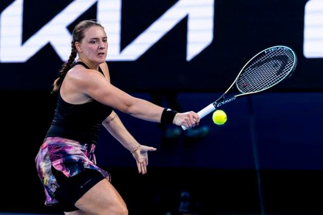 MELBOURNE, VIC - JANUARY 16: Jule Niemeier of Germany in action during Round 1 of the 2023 Australian Open on January 16 2023, at Melbourne Park in Melbourne, Australia. (Photo by Jason Heidrich Icon Sportswire) TENNIS: JAN 16 Australian Open Icon220116236