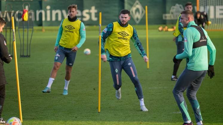 GER, 1.FBL, Werder Bremen Training 17.01.2023, Trainingsgelaende am wohninvest WESERSTADION - Platz 4 5, Bremen, GER, 1.FBL, Werder Bremen Training Oliver Burke (Werder Bremen 09);