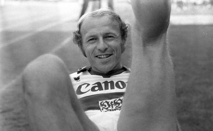 10.08.80 FC Singen 04 - VfB Stuttgart Deutschland, Singen, 10.08.1980, Fussball, Bundesliga, Testspiel, FC Singen 04 - VfB Stuttgart (0:9): Erwin Hadewicz (VfB Stuttgart). *** 10 08 80 FC Singen 04 VfB Stuttgart Germany, Singen, 10 08 1980, football, Bundesliga, test match, FC Singen 04 VfB Stuttgart 0 9 Erwin Hadewicz VfB Stuttgart