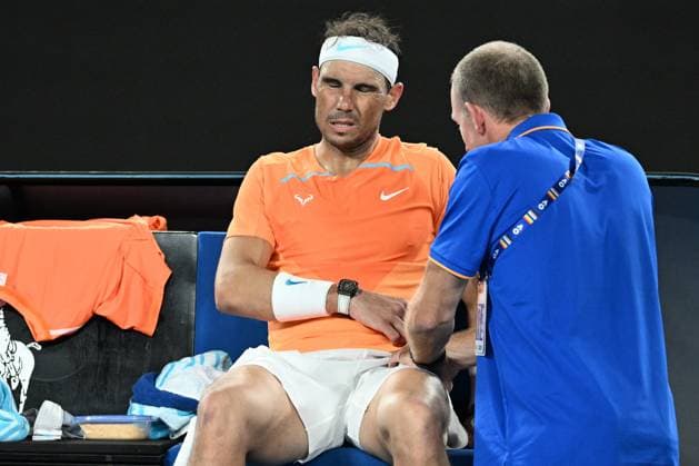 TENNIS AUSTRALIAN OPEN, Rafael Nadal of Spain receives medical treatment during his match against Mackenzie McDonald of the USA during the 2023 Australian Open tennis tournament at Melbourne Park in Melbourne, Wednesday, January 18, 2023. ( NO ARCHIVING, EDITORIAL USE ONLY, NO USE IN BOOKS WITHOUT CONSENT MELBOURNE VICTORIA AUSTRALIA  Copyright: xDIEGOxFEDELEx 20230118001753760846