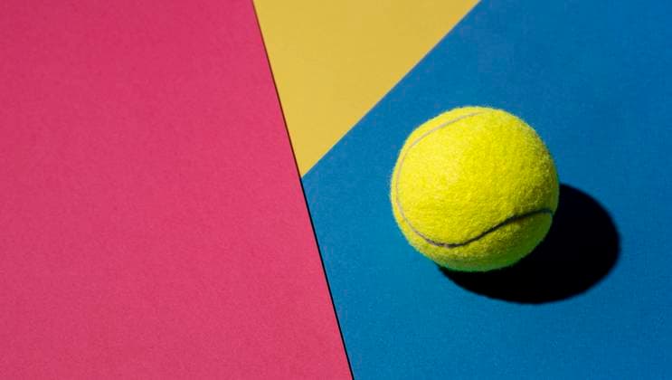 top view tennis ball with copy space top view tennis ball with copy space (License=RF) 18390632 Copyright: xZoonar.com OleksandrxLatkunx 18390632