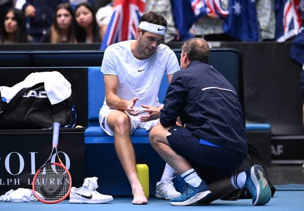 TENNIS AUSTRALIAN OPEN, Taylor Fritz of the USA is seen during a medical time-out after loosing the 3rd set to Alexei Popyrin of Australia at the 2023 Australian Open tennis tournament at Melbourne Park in Melbourne, Thursday, January 19, 2023. ( NO ARCHIVING, EDITORIAL USE ONLY, NO USE IN BOOKS WITHOUT CONSENT MELBOURNE VICTORIA AUSTRALIA  Copyright: xJAMESxROSSx 20230119001754200602
