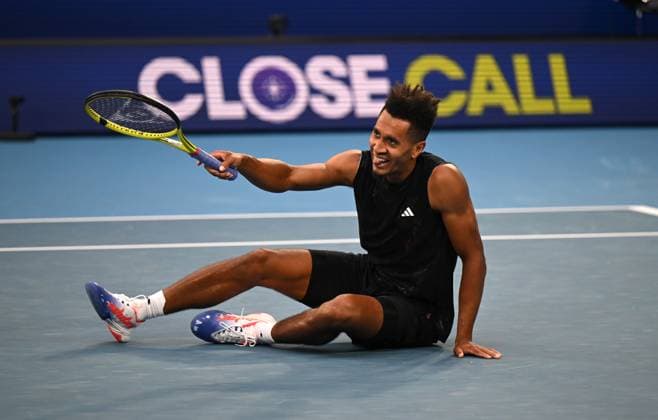 Sport Bilder des Tages TENNIS AUSTRALIAN OPEN, Michael Mmoh of the USA reacts following his second round match against Alexander Zverev of Germany during the 2023 Australian Open tennis tournament at Melbourne Park in Melbourne, Thursday, January 19, 2023. ( NO ARCHIVING, EDITORIAL USE ONLY, NO USE IN BOOKS WITHOUT CONSENT MELBOURNE VICTORIA AUSTRALIA  Copyright: xLUKASxCOCHx 20230119001754232376