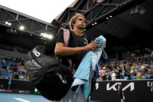 Sport Bilder des Tages TENNIS AUSTRALIAN OPEN, Alexander Zverev of Germany leaves the court following his loss to Michael Mmoh of the USA in their second round match at the 2023 Australian Open tennis tournament at Melbourne Park in Melbourne, Thursday, January 19, 2023. ( NO ARCHIVING, EDITORIAL USE ONLY, NO USE IN BOOKS WITHOUT CONSENT MELBOURNE VICTORIA AUSTRALIA  Copyright: xLUKASxCOCHx 20230119001754233160