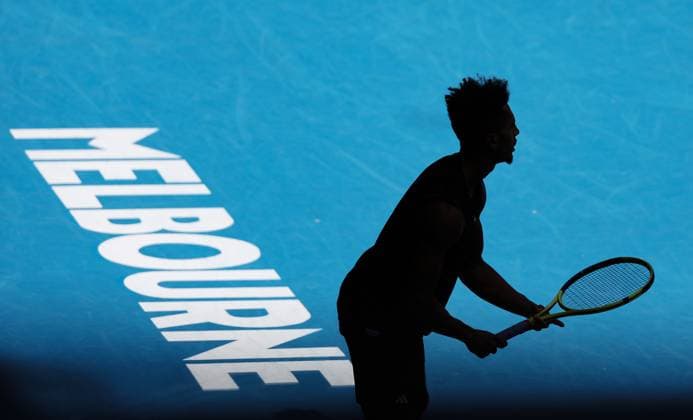 (230119) -- MELBOURNE, Jan. 19, 2023 -- Michael Mmoh of the United States competes during the men s singles second round match against Germany s Alexander Zverev at Australian Open tennis tournament in Melbourne, Australia, on Jan. 19, 2023. ) (SP)AUSTRALIA-MELBOURNE-TENNIS-AUSTRALIAN OPEN-DAY 4 BaixXuefei 