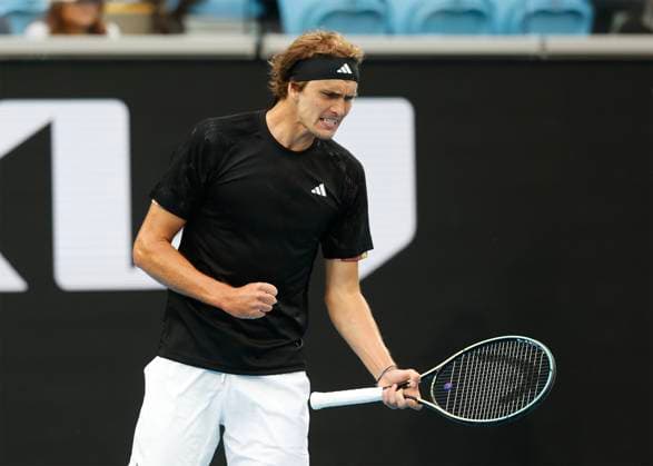 Alexander Zverev (GER) reagiert veraergert,Aerger, enttaeuscht,Enttaeuschung,Emotion, Australian Open 2023, Melbourne Park, Melbourne, Victoria, Australia. Copyright: xJuergenxHasenkopfx