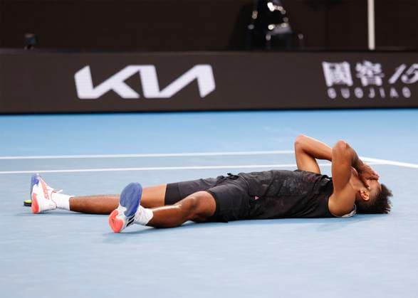 Michael Mmoh jubelt nach dem Sieg, Jubel, Freude, Emotion,liegt auf dem Boden, Australian Open 2023, Melbourne Park, Melbourne, Victoria, Australia. Copyright: xJuergenxHasenkopfx