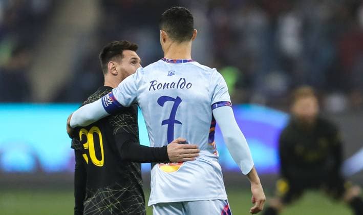 Bilder des Jahres 2023, Sport 01 Januar Riyadh All-Star XI vs Paris Saint-Germain FC Lionel Messi (L) and Cristiano Ronaldo great each other prior Riyadh All-Star XI vs Paris Saint-Germain FC at King Fahd Stadium on January 19, 2023 in Riyadh, Saudi Arabia. Riyadh King Fahd Stadium Saudi Arabia  Copyright: xStringerx 2023.01.19_PSI03235.GS.WEST_HOA_001371