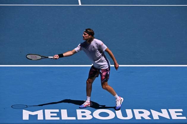 TENNIS AUSTRALIAN OPEN, Stefanos Tsitsipas of Greece tries to catch a dragonfly during his third round match against Tallon Griekspoor of the Netherlands at Melbourne Park in Melbourne, Friday, January 20, 2023. ( NO ARCHIVING, EDITORIAL USE ONLY, NO USE IN BOOKS WITHOUT CONSENT MELBOURNE VICTORIA AUSTRALIA  Copyright: xJOELxCARRETTx 20230120001754569093