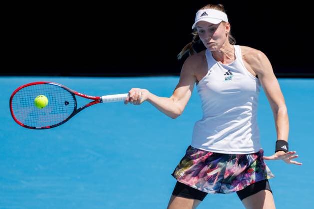 January 20, 2023: 22nd seed Elena RYBAKINA of Kazakhstan in action against 13th seed Danielle COLLINS of the USA in the Women s Singles match on day 5 of the 2023 Australian Open on Kia Arena, in Melbourne, Australia. Cal Media. USA - ZUMAc04_ 20230120_zaf_c04_041 Copyright: xSydneyxLowx