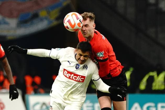 Fußball, Coupe de France, Olympique Marseille - Stade Rennes Alexis Sanchez (Olympique de Marseille) - Joe Rodon (Rennes) FOOTBALL : Olympique de Marseille vs Stade Rennais - 16eme de finale de coupe de France - Marseille - 20 01 2023 NorbertScanella Panoramic 