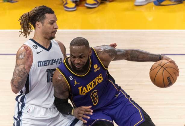 January 20, 2023, Los Angeles, California, USA: LeBron James 6 of the Los Angeles Lakers is defended by Brandon Clarke 15 of the Memphis Grizzlies during their NBA, Basketball Herren, USA game on Friday January 20, 2023 at Crypto.com Arena in Los Angeles, California. Lakers defeat Grizzlies, 122-121. PI Los Angeles USA - ZUMAp124 20230120_zaa_p124_026 Copyright: xJAVIERxROJASx