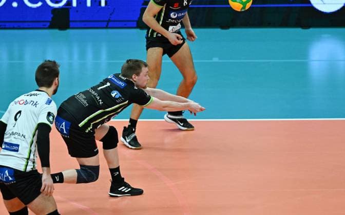 BELGIUM ROESELARE DECOSPAN VT MENEN VS TRENTINO Jiri Hanninen (1) of Menen pictured during a Volleyball game between Decospan Volley Team Menen and Trentino Itas , the 5 th game in the CEV Champions League Volley of the 2022-2023 season in group D , on Friday 11 January 2023 in Roeselare , BELGIUM . PHOTO SPORTPIX David Catry Roeselare Schiervelde West-Vlaanderen BELGIUM  Copyright: xSportpix.bex xDavidxCatryxDavidxCatryx