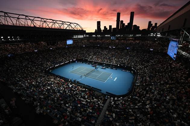 Sport Bilder des Tages TENNIS AUSTRALIAN OPEN, The Melbourne skyline is seen at dusk during the Novak Djokovic of Serbia match against Grigor Dimitrov of Bulgaria during the 2023 Australian Open tennis tournament at Melbourne Park in Melbourne, Friday, January 1, 2021. ( NO ARCHIVING, EDITORIAL USE ONLY, NO USE IN BOOKS WITHOUT CONSENT MELBOURNE VICTORIA AUSTRALIA  Copyright: xLUKASxCOCHx 20230121001755028914