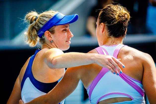 Elise Mertens WTA, Tennis Damen 32) and Aryna Sabalenka ATP, Tennis Herren 5) pictured during a women s singles third round match between Belgian Mertens (WTA 27) and Belarus Sabalenka (WTA 5) at the Australian Open tennis Grand Slam, Saturday 21 January 2023 in Melbourne Park, Melbourne, Australia. PATRICKxHAMILTON  x58589311x